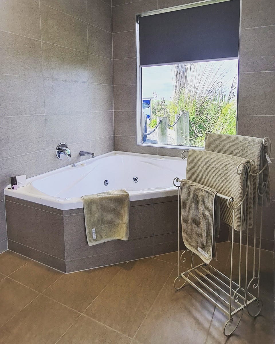 Deluxe Studio, Ocean View | Bathroom | Separate tub and shower, jetted tub, hair dryer, heated floors