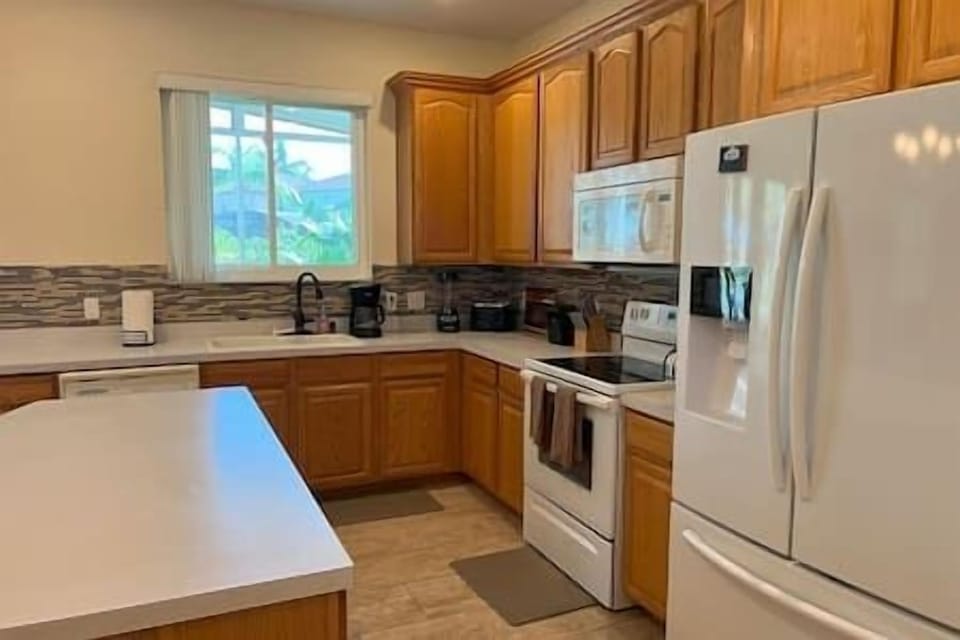 Your kitchen is equipped with everything needed to enjoy all your favorite foods and time together! You can even see the 86 inch TV while cooking and eating, so you never miss a scene! 