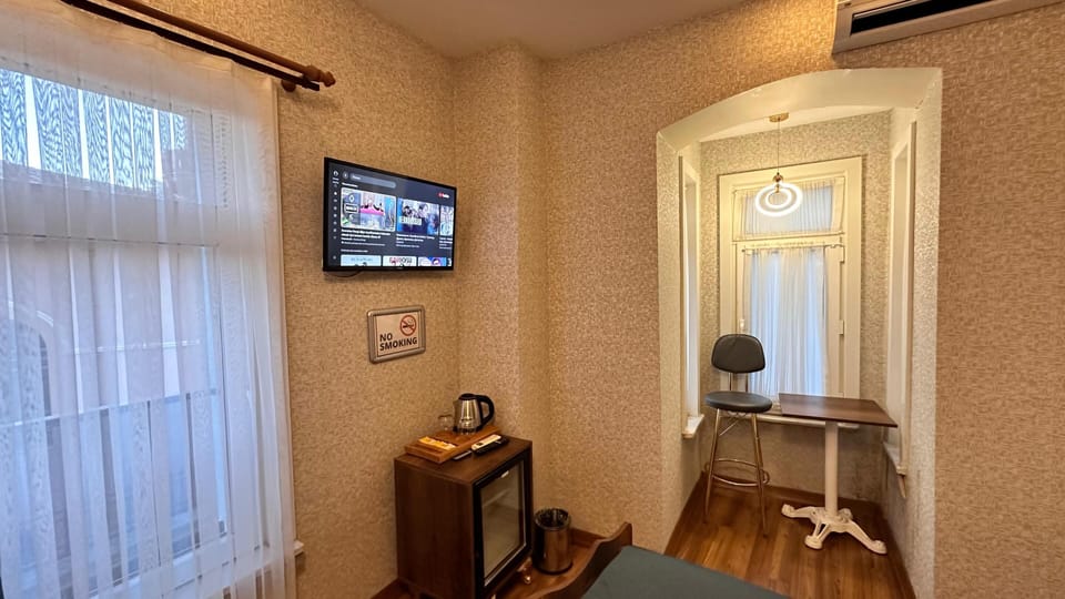 Deluxe Triple Room | Egyptian cotton sheets, premium bedding, in-room safe, desk