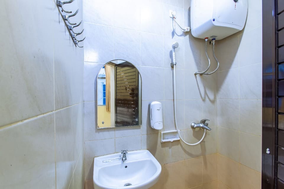 Deluxe Double or Twin Room, 1 Bedroom | Bathroom