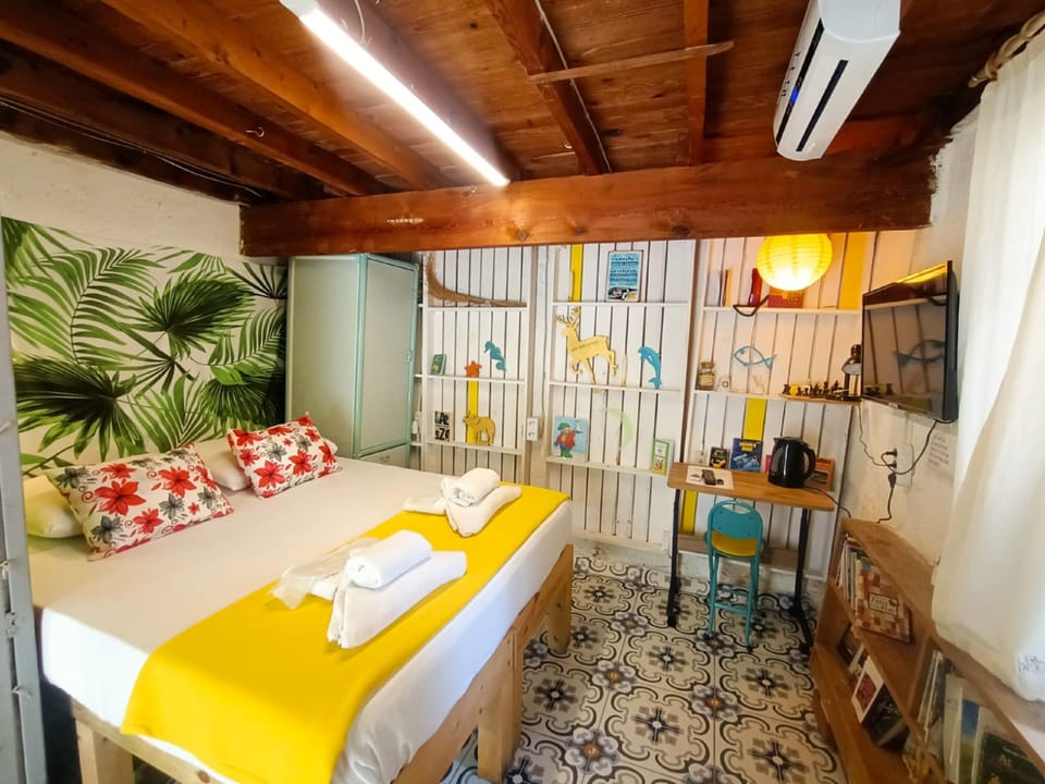 Basic Room | Desk, laptop workspace, iron/ironing board, WiFi (free)