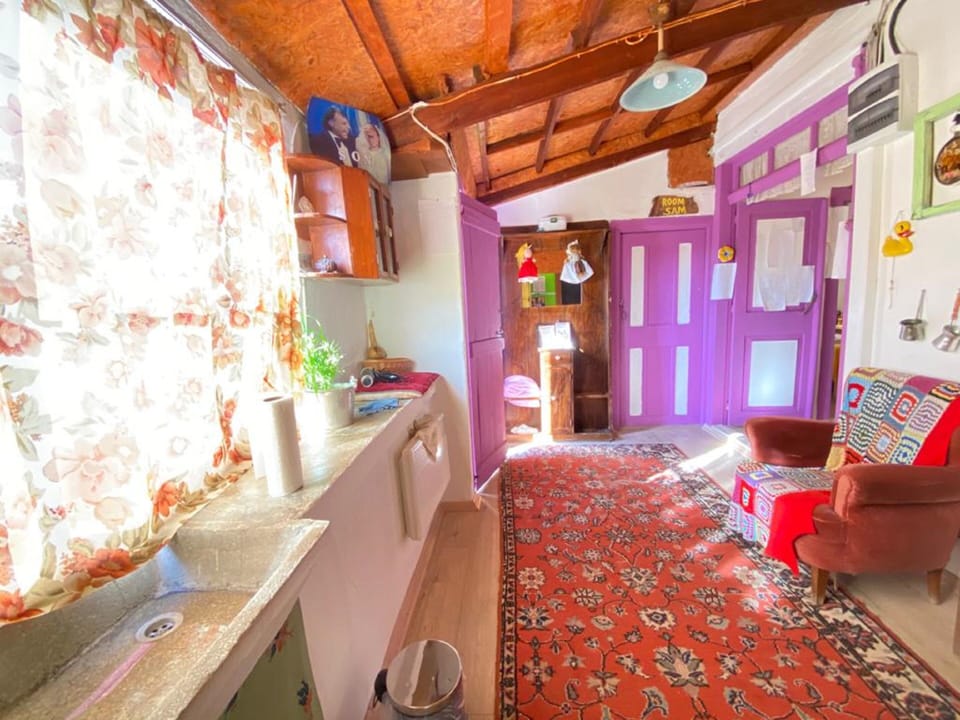 Traditional Room | Desk, laptop workspace, iron/ironing board, WiFi (free)