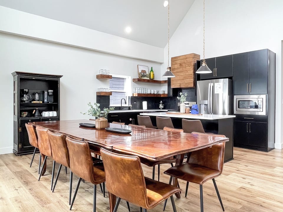 Bright and spacious dining area and kitchen
