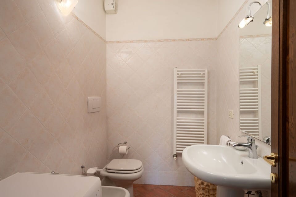 Amenities, Autumn, Bathroom, Room Detail, Spring, Summer