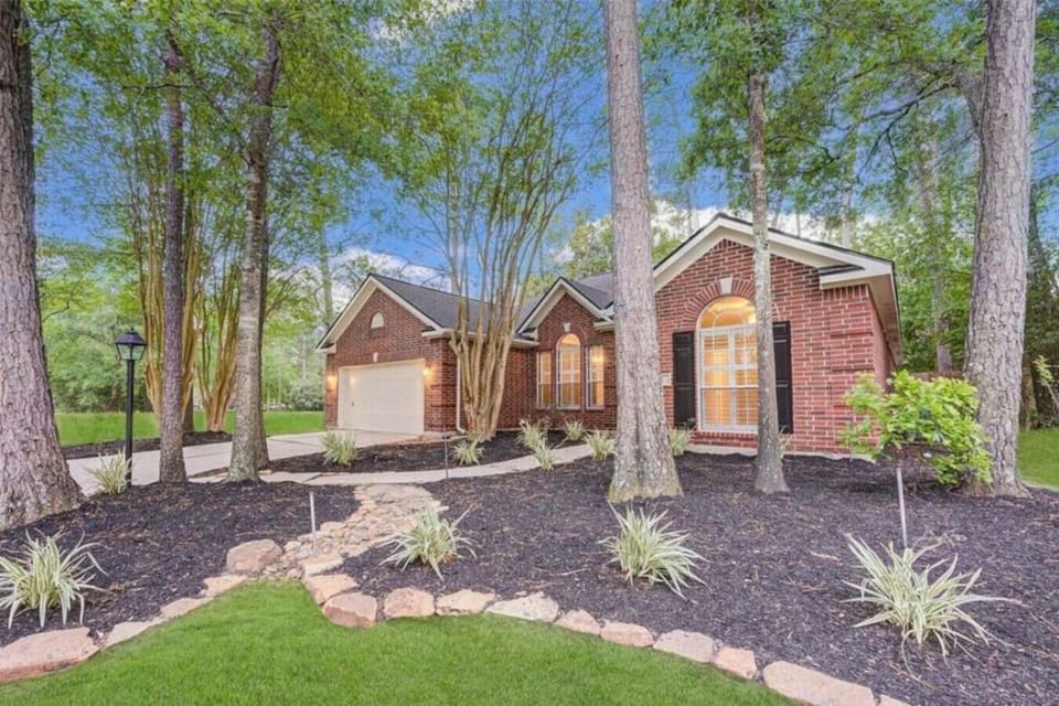 Welcome to this cozy home in a cul de sac