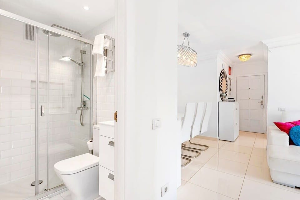 2nd Bathroom with Shower, Toilet, Towels & Toiletries