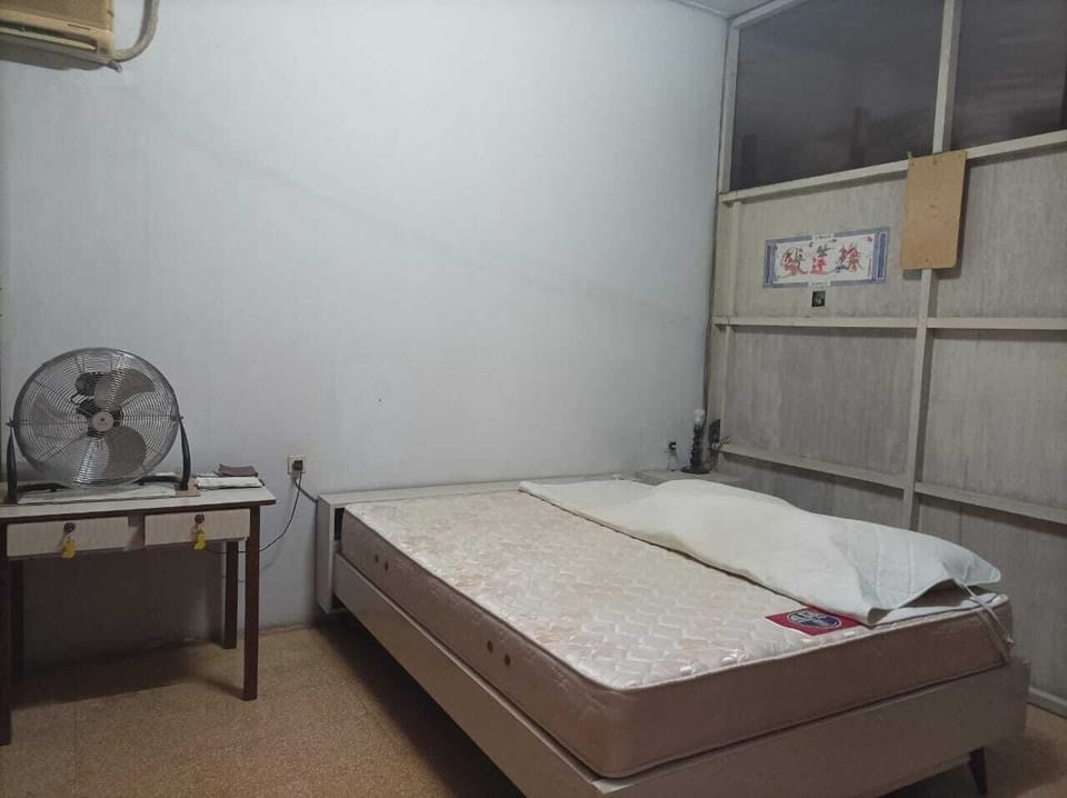 Basic Double Room, 1 King Bed