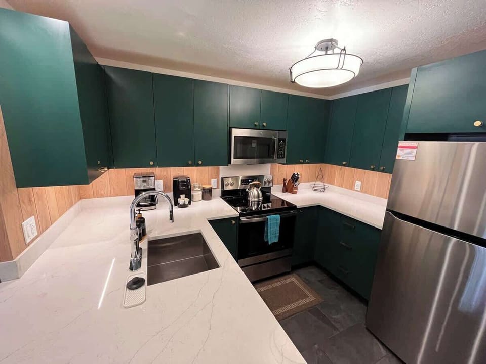 Fully stocked ktchen with stainless steel appliances, quartz countertop and custom cabnets.