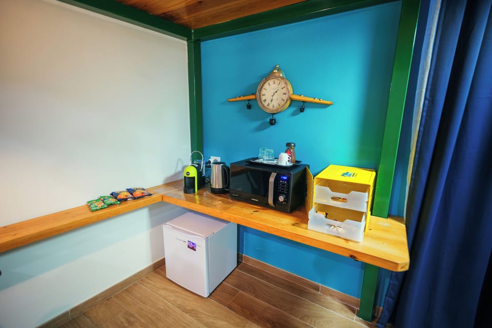 Deluxe Quadruple Room | Coffee and/or coffee maker