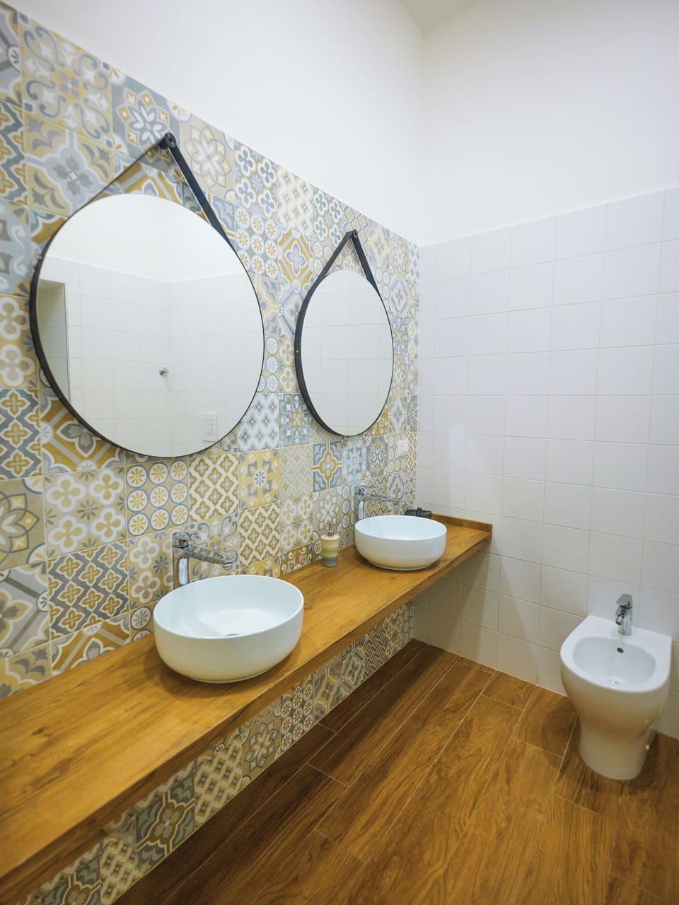 Deluxe Triple Room | Bathroom | Shower, rainfall showerhead, hair dryer, bidet