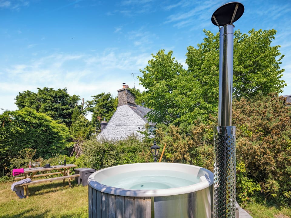 Cottages hot tub | Bluebell Cottage - Pen y Bryn Farm and Holiday Cottages, Betws Yn Rhos