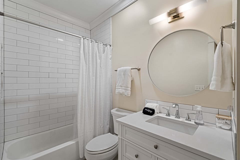 Hall Bathroom 2