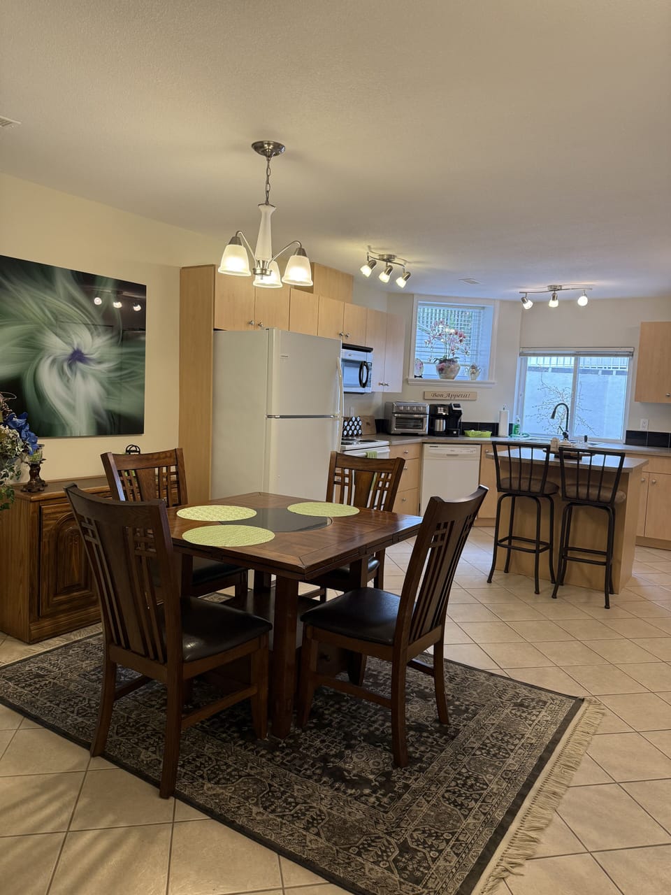 Spacious dinette