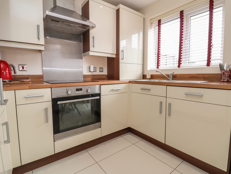 Fridge, dishwasher, electric kettle, toaster