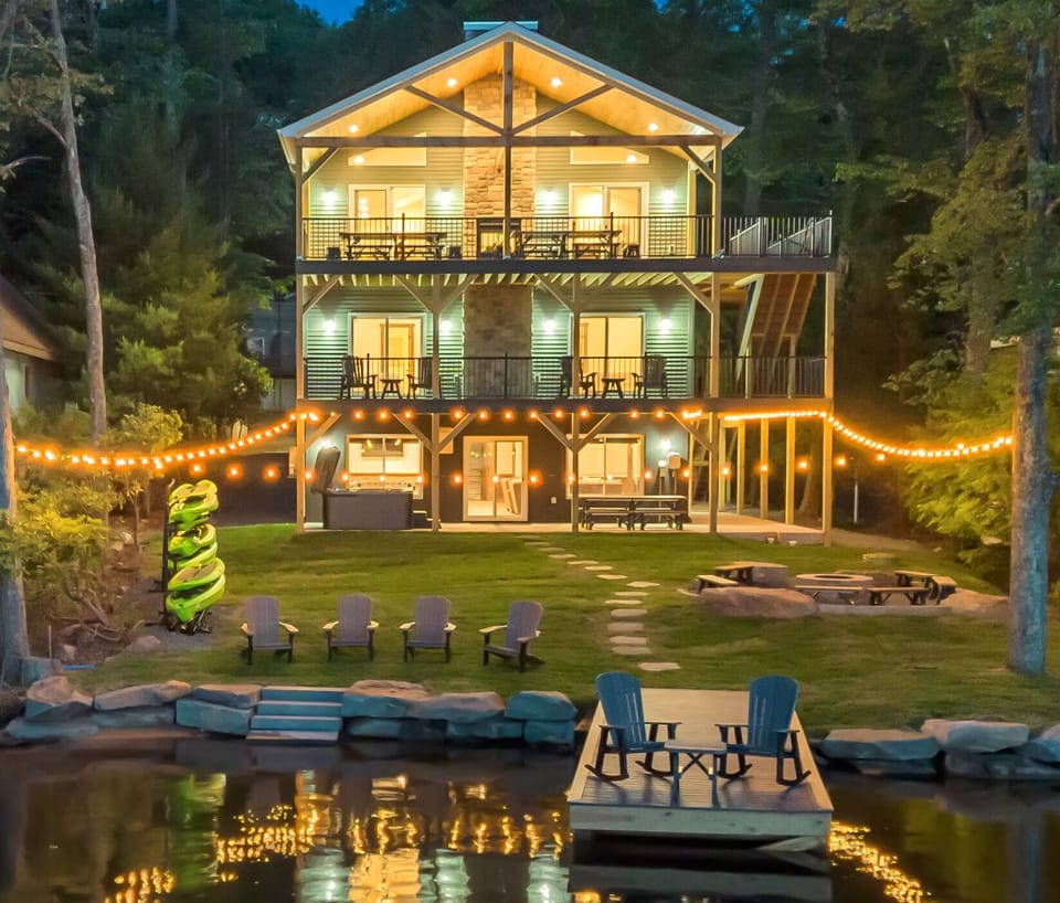 Something for Everyone
Located on Lake Harmony, Lake Front Livin is the epitome of Summer.