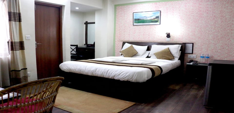 Deluxe Single Room | Free WiFi, bed sheets