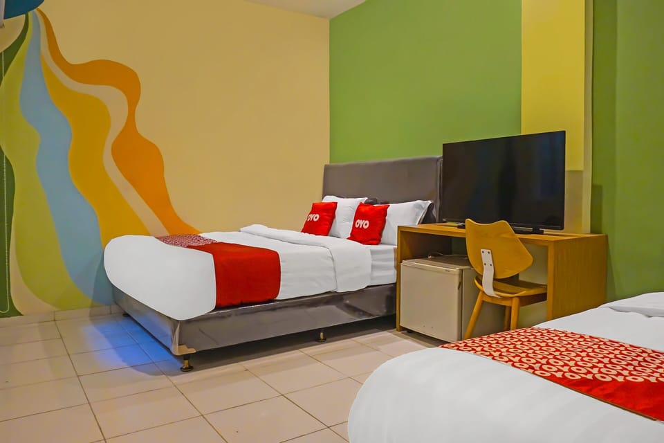 Desk, laptop workspace, free WiFi, bed sheets