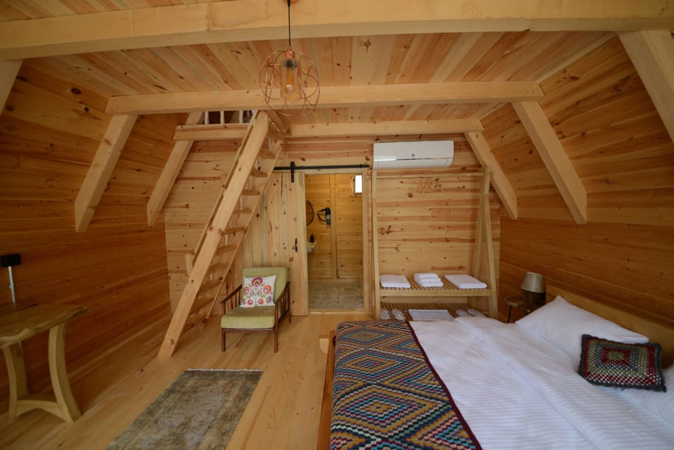 Deluxe Bungalow | Desk, WiFi (free), individually decorated, individually furnished