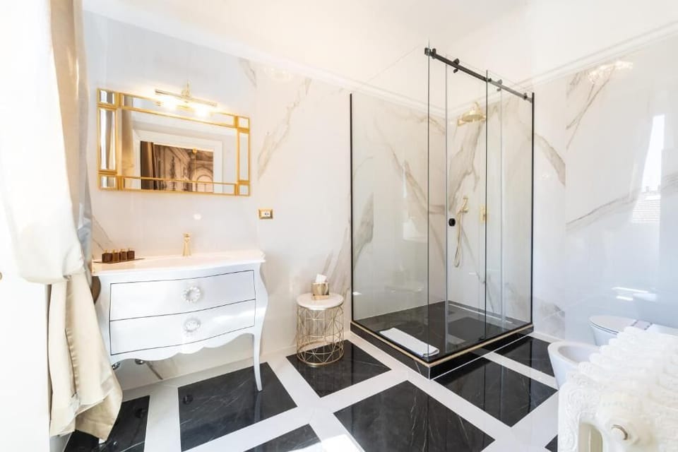 Deluxe Double Room | Bathroom | Shower, rainfall showerhead, designer toiletries, hair dryer