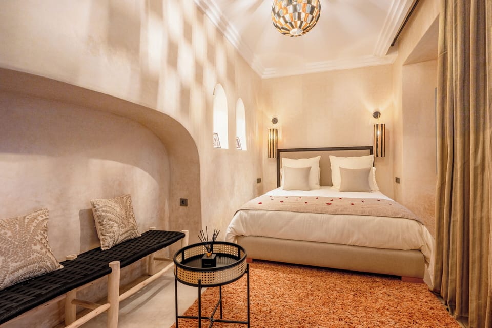 Deluxe Suite | In-room safe, free WiFi, bed sheets