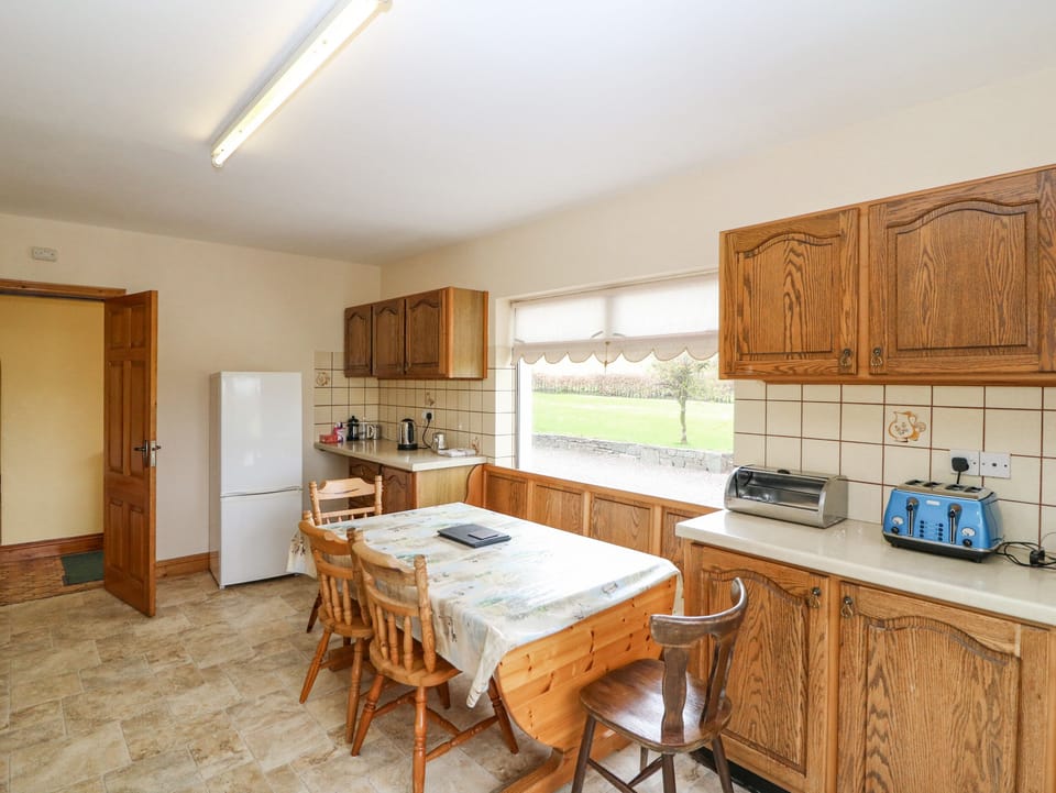 Dishwasher, electric kettle, toaster, cookware/dishes/utensils