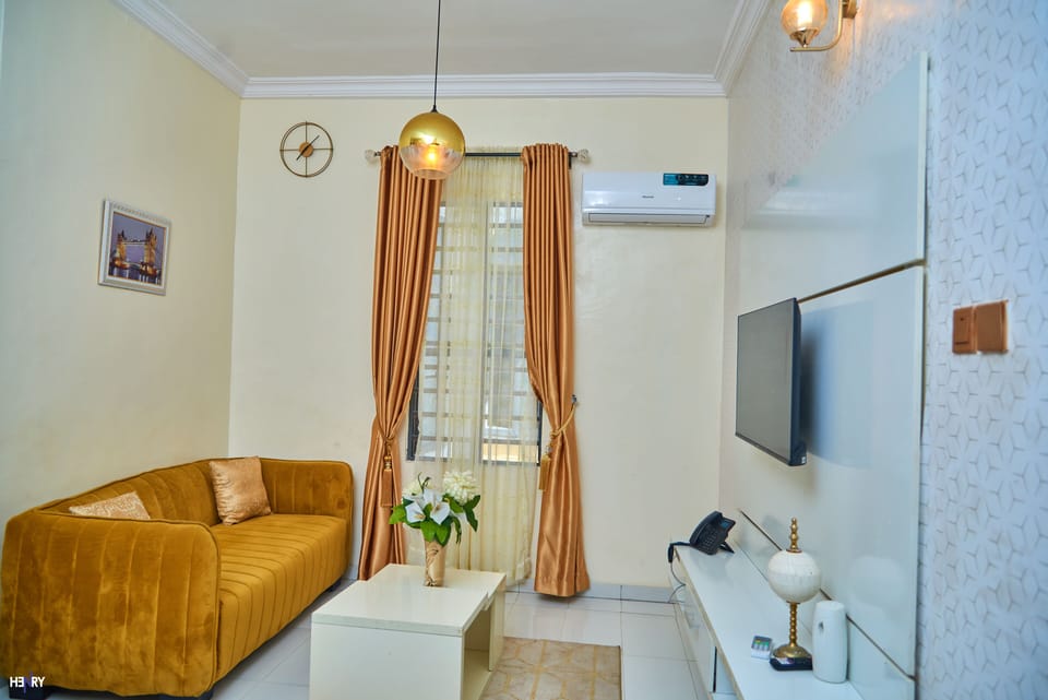 Deluxe Single Room | Minibar, individually furnished, free WiFi, bed sheets