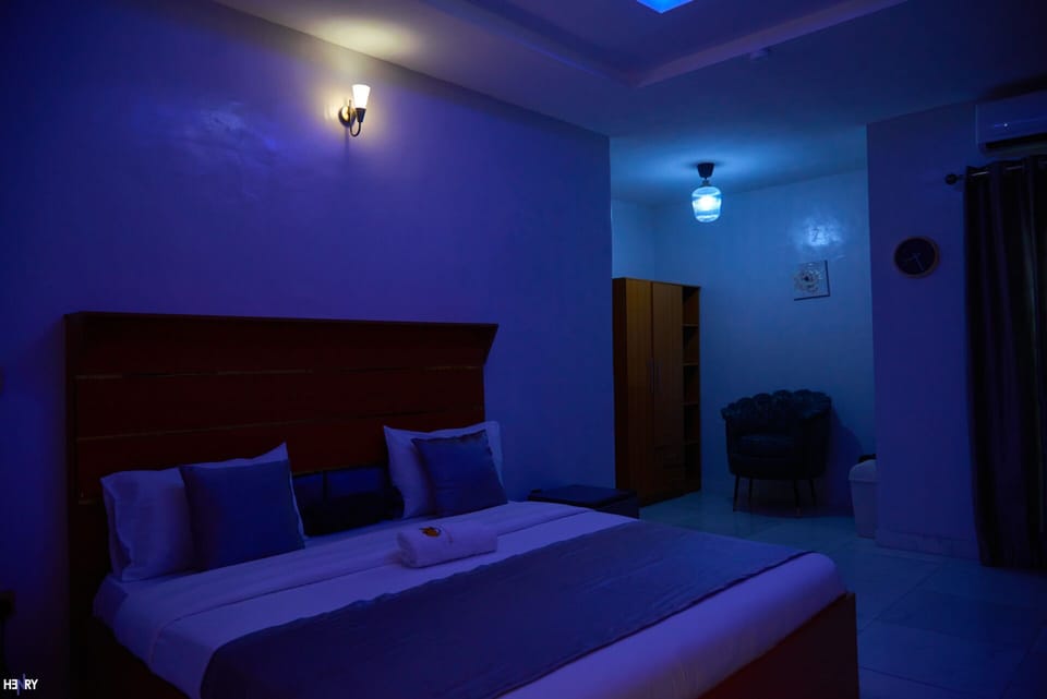 Minibar, individually furnished, free WiFi, bed sheets