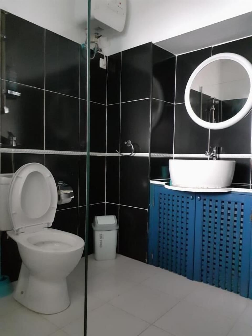 Panoramic Double Room | Bathroom | Shower, rainfall showerhead, towels, soap