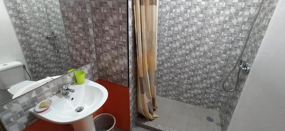 Basic Double Room, 1 Double Bed, Non Smoking, No Windows | Bathroom | Shower, rainfall showerhead, towels, soap
