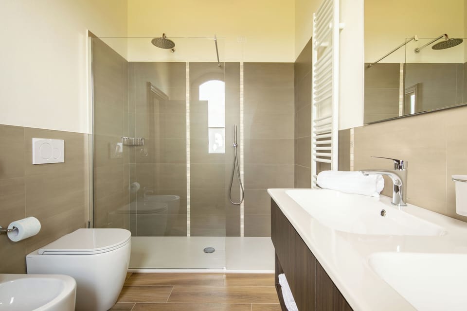 Quadruple Room | Bathroom | Shower, rainfall showerhead, hair dryer, bidet