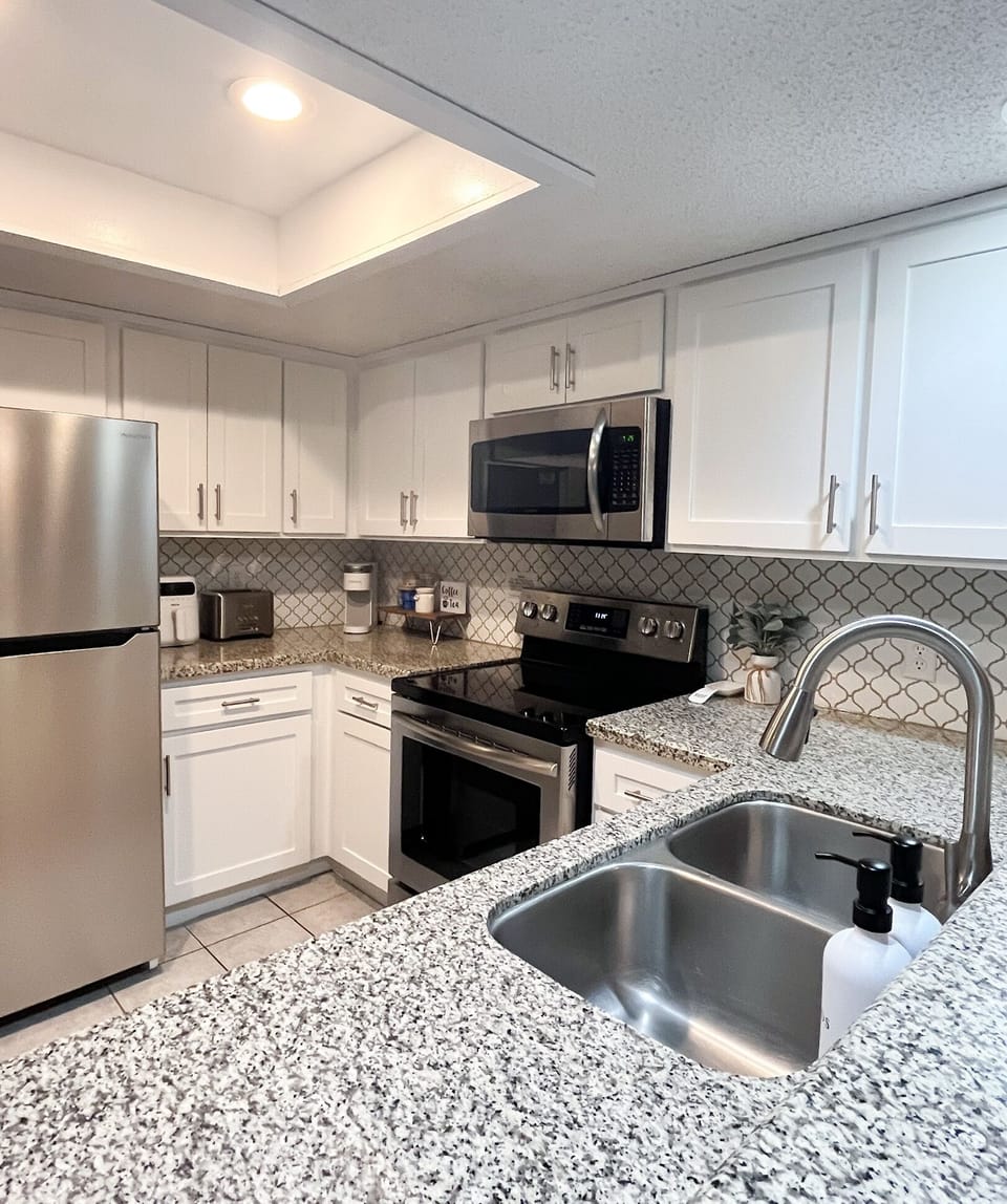 Prepare breakfast and meals easily with stainless steel appliances 
