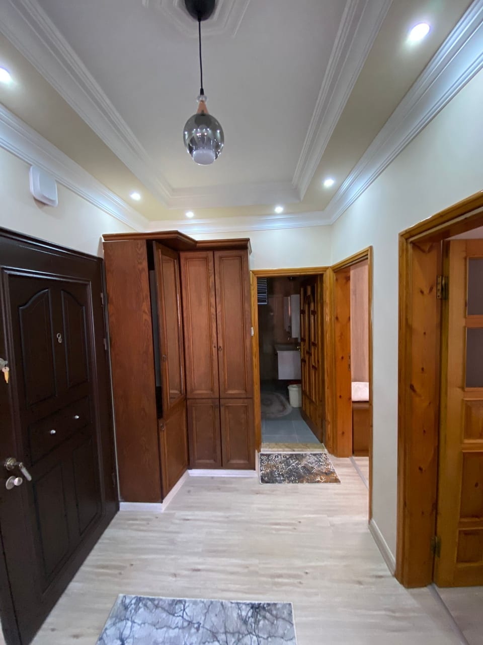 3 bedrooms, hypo-allergenic bedding available, desk, laptop workspace