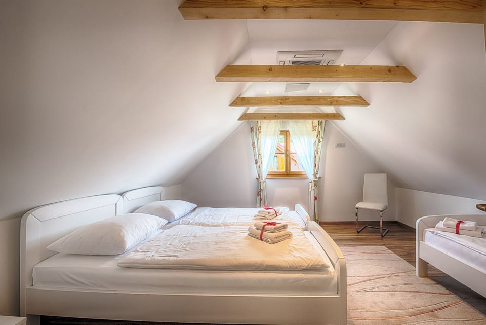 Triple Room | Bed sheets