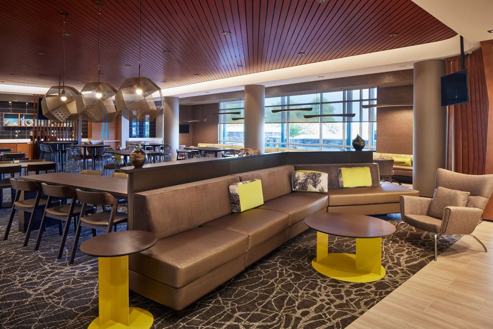 Lobby lounge