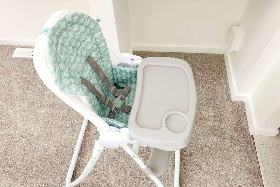 Folding highchair with 5 point harness and dishwasher safe tray. Fit 6 months to 3 years.