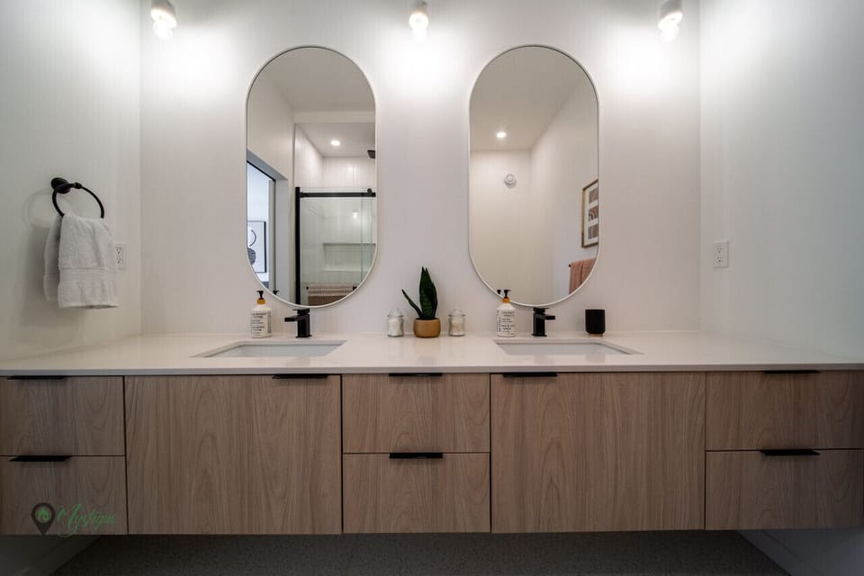 Primary Ensuite with dual sinks