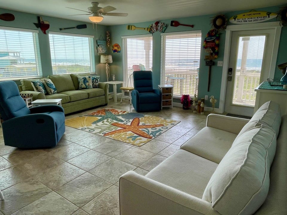 Condo, 3 Bedrooms | Living area