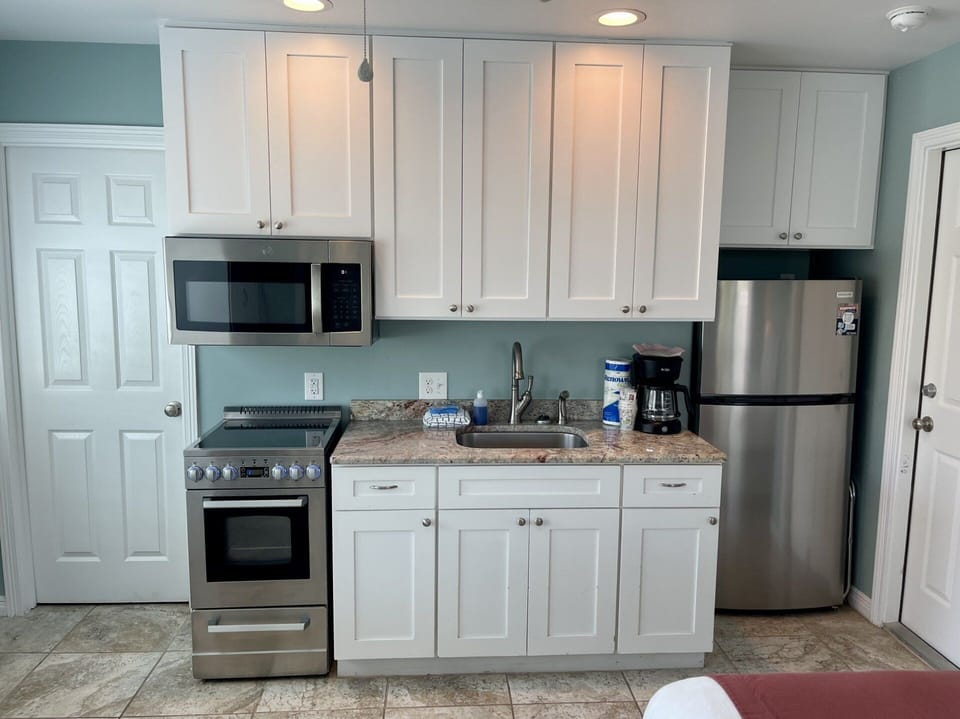 Condo, 3 Bedrooms | Private kitchen