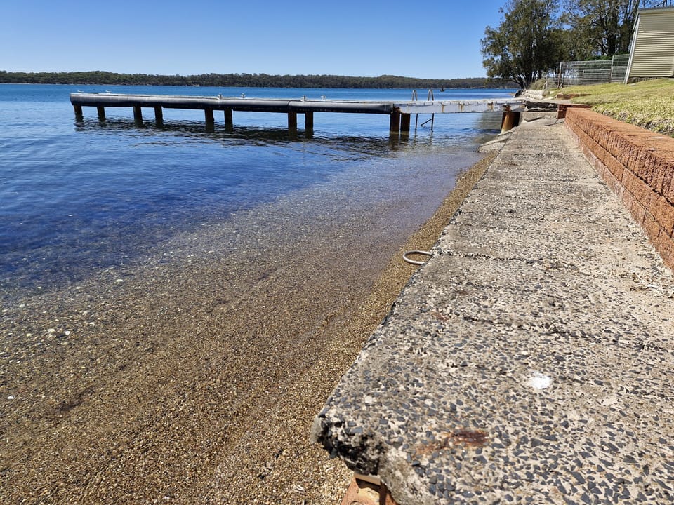 Tie your boat on a bollard from jetty to a stirrup/bollard on foreshore
