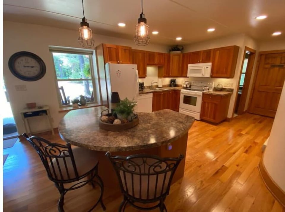 Kitchen /bar