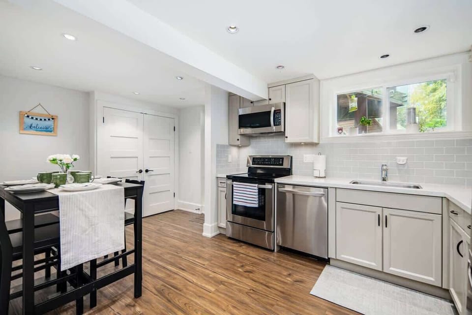 Kitchen & Dining Area