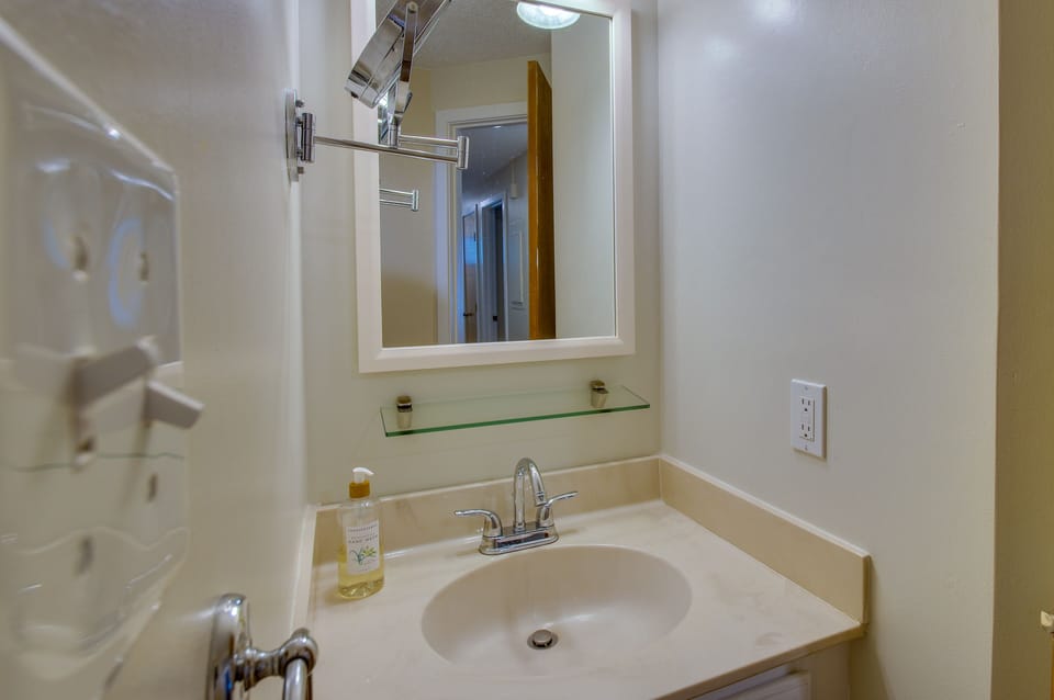 Full Bathroom | 1st Floor