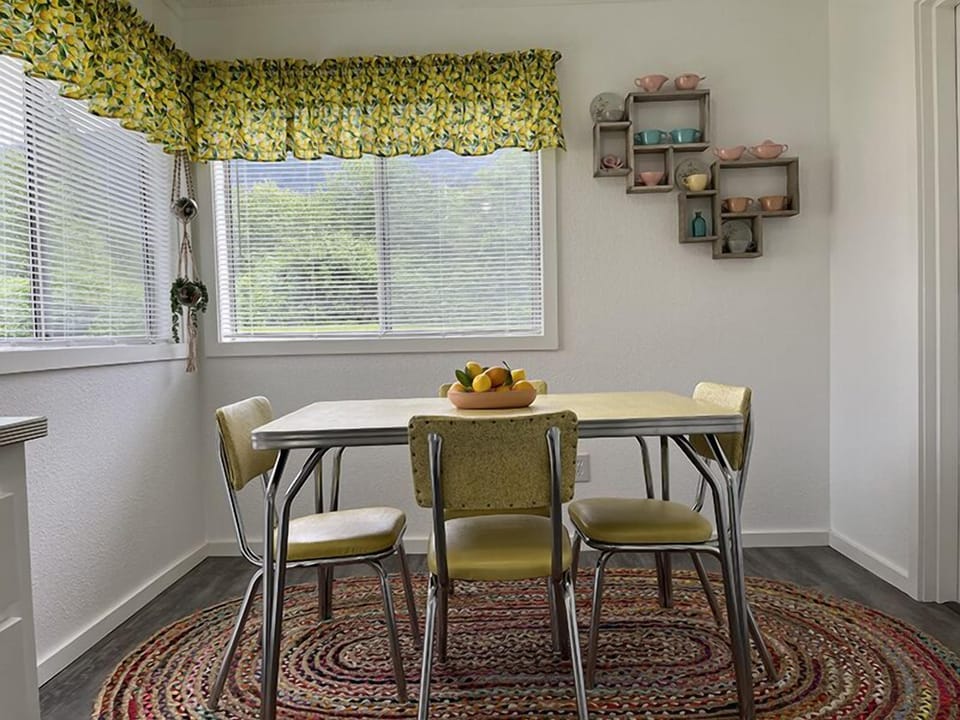 Cottage #7 (Not Dog-Friendly) | In-room dining