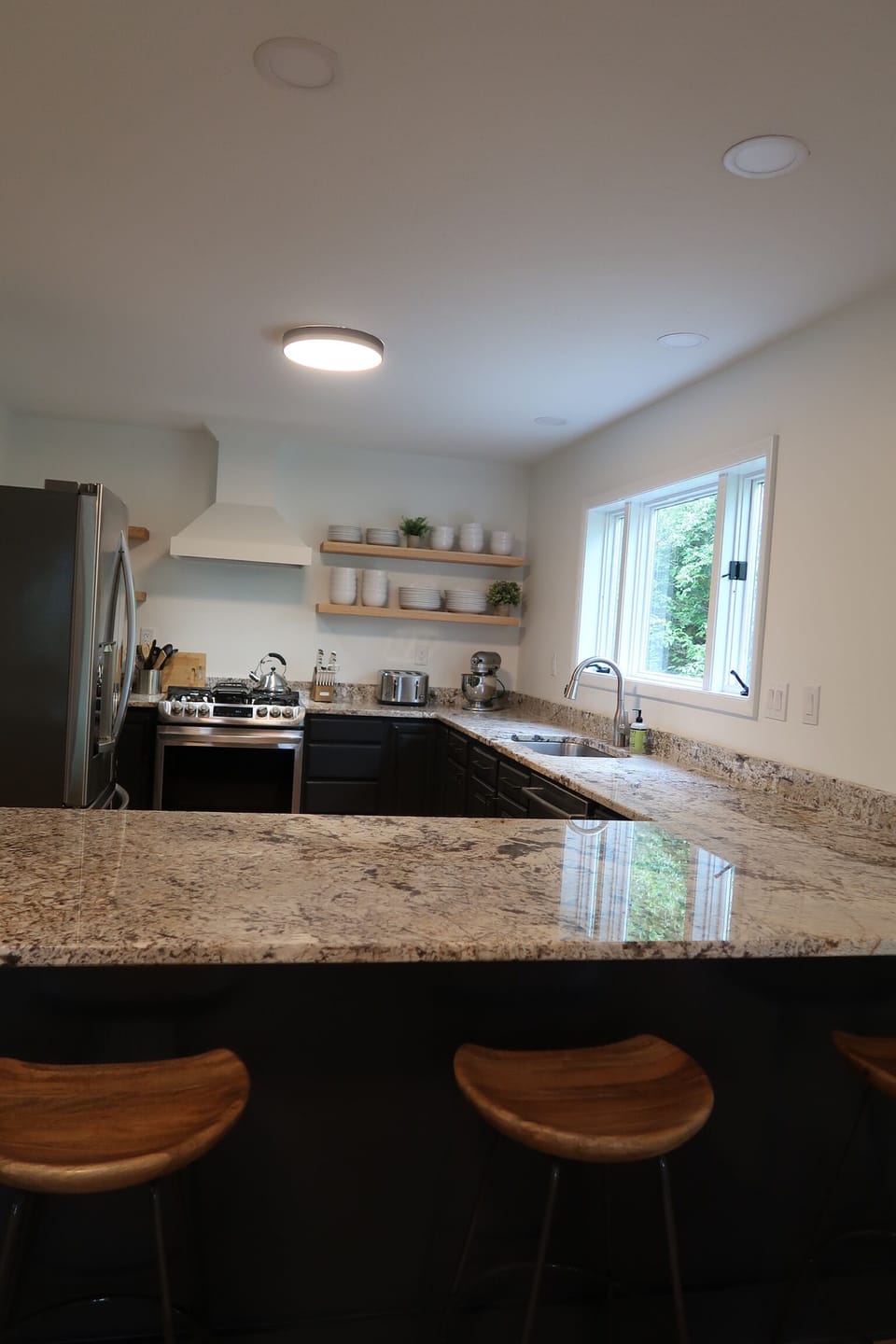 Large kitchen with all your cooking essentials. 