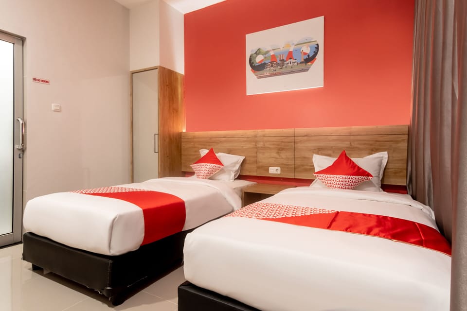 Deluxe Twin Room | Desk, WiFi (free), bed sheets