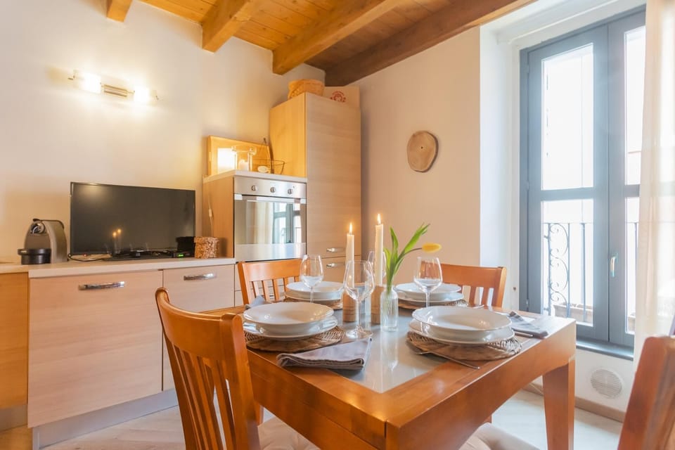 House | In-room dining
