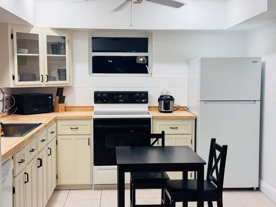 Unit 6 Full Kitchen