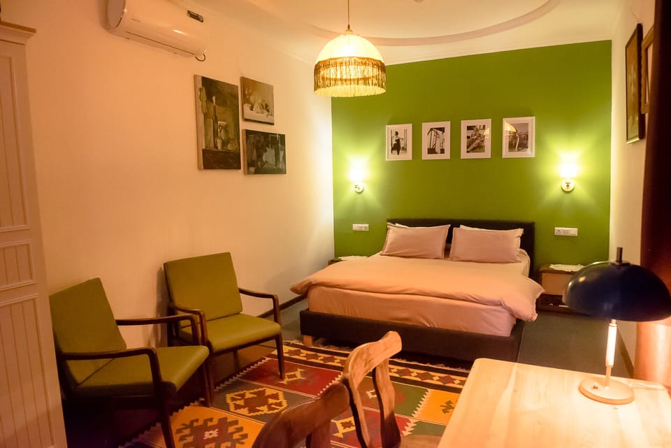 Design Double Room | Desk, laptop workspace, iron/ironing board (on request), WiFi (free)