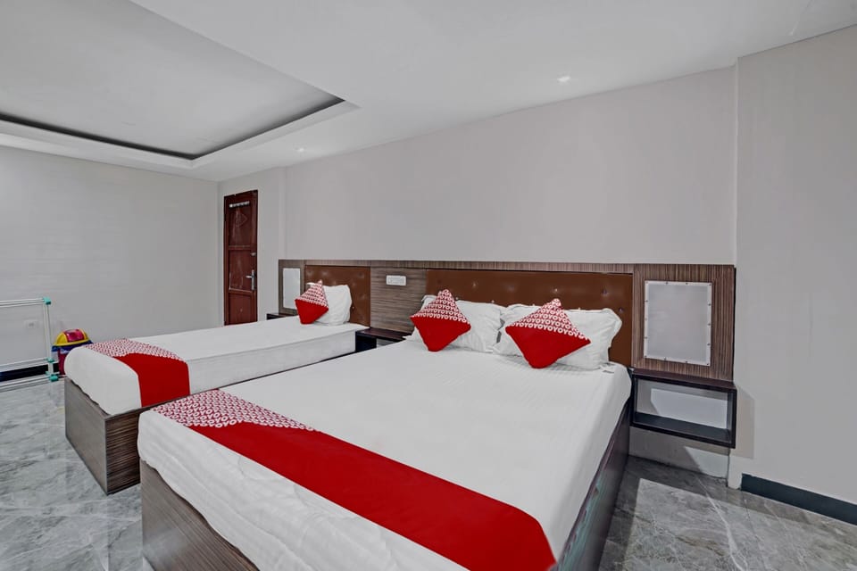 Superior Suite | Desk, laptop workspace, soundproofing, WiFi (free)
