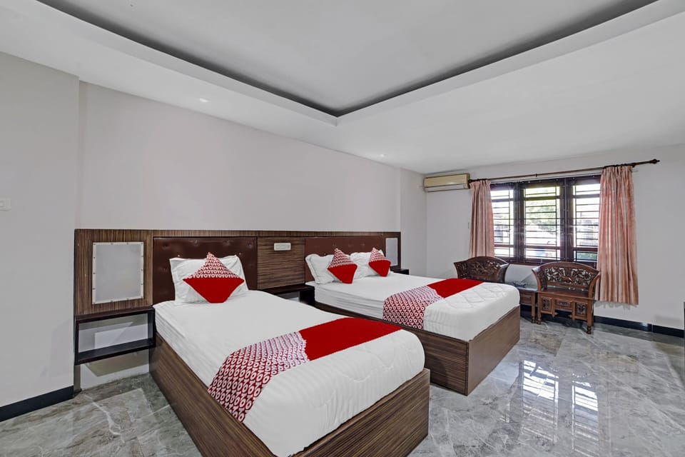 Superior Suite | Desk, laptop workspace, soundproofing, WiFi (free)